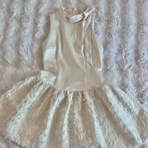 Elegant Cream Sleeveless Dress with Bow